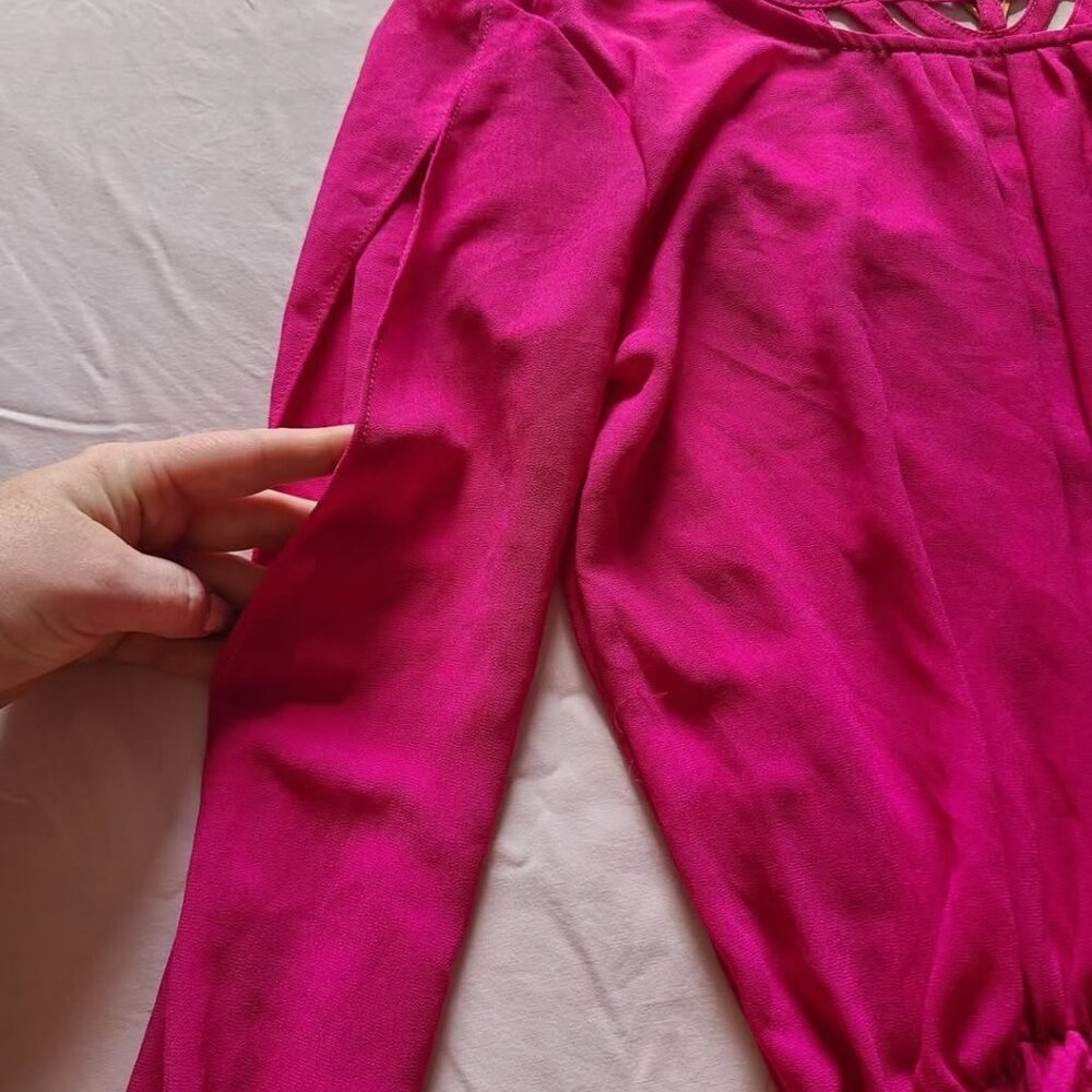 Gorgeous fuschia blouse with back detailing. - Picture 9 of 10